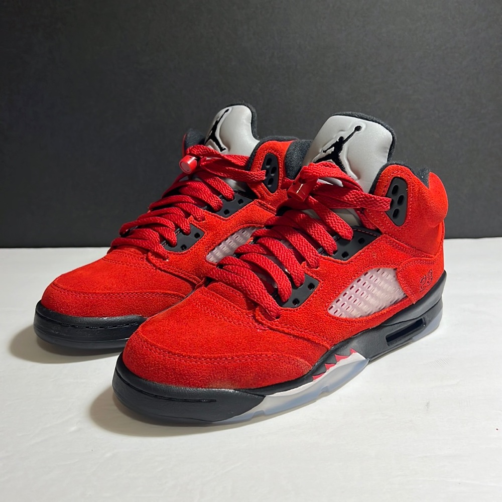 Jordan Retro 5 Raging Bull size 5Y